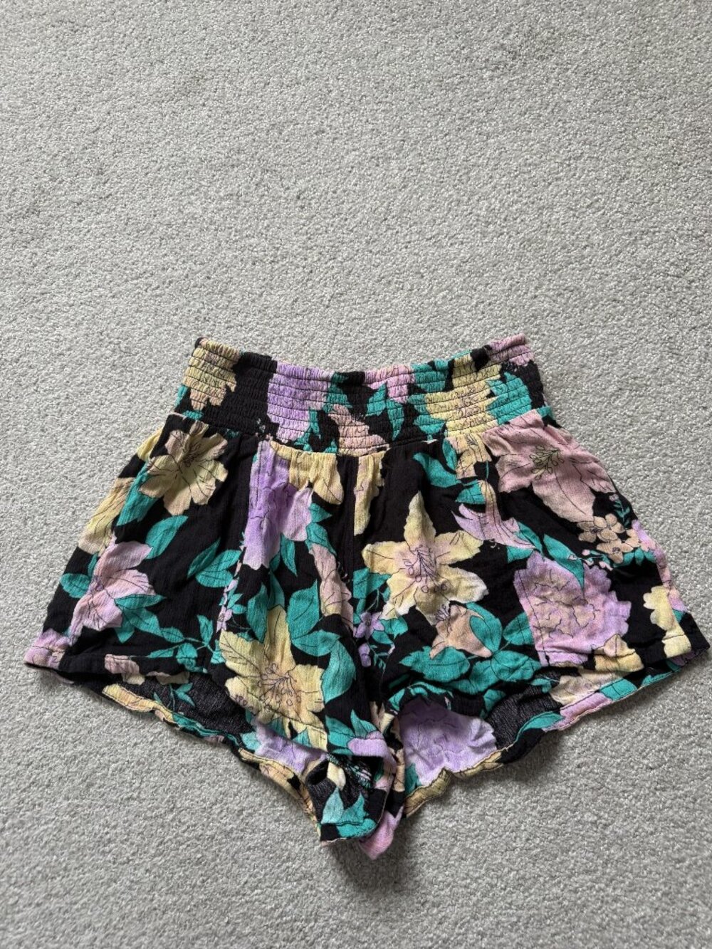 Billabong Floral Print Smocked Waist Flowy Beach Shorts Black Size S